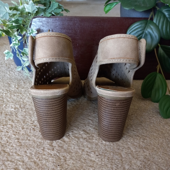 Indigo rd. Cut out peep toe heels - Picture 3 of 8